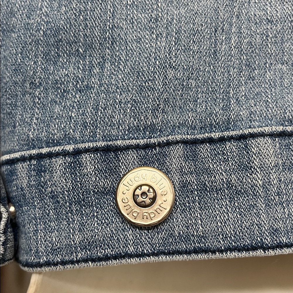 ๐๐ฉต๐๐ฉต๐ JUDY BLUE COUTURE RHINESTONE JACKET. - Picture 6 of 7